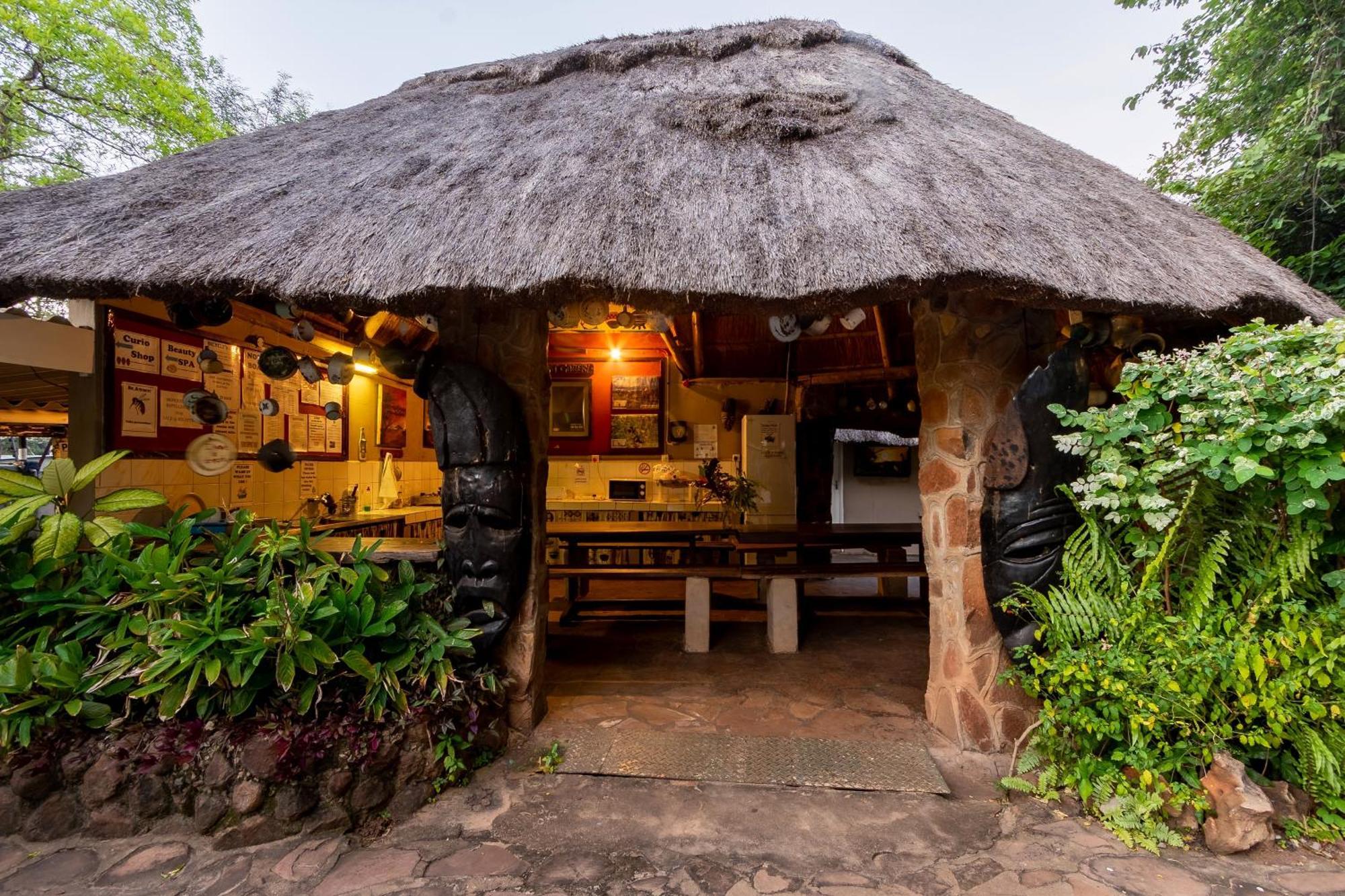 Victoria Falls Backpackers Lodge- Camp Sites Exterior photo